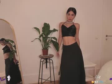 webcam girl veroniqe_lounge live cam image #1847826