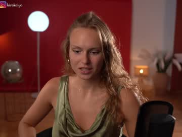 webcam girl chillwithkira live cam image #4997848