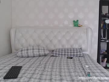 webcam girl _mllymoore_ live cam image #2295745