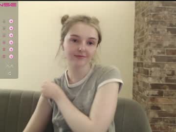 webcam girl lucydelovely live cam image #3641635