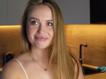 webcam girl adele_blonde live cam image #7001485