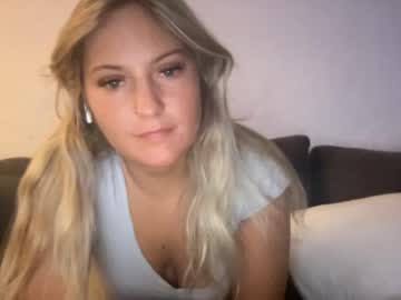 webcam girl maee23 live cam image #3815933