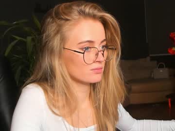 webcam girl linellali live cam image #2850794