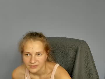 webcam girl dina__di live cam image #2657217