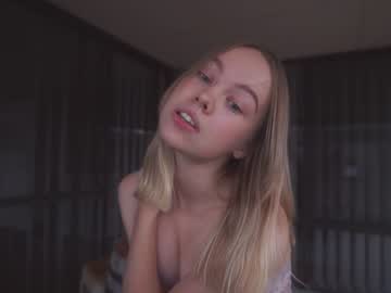 webcam girl bibi_it_is live cam image #4316570