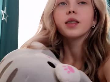webcam girl small_blondee live cam image #5233155