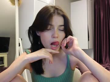 webcam girl kr1stinarrow live cam image #5034000