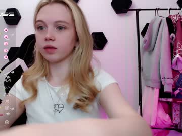 webcam girl small_blondee live cam image #4365766