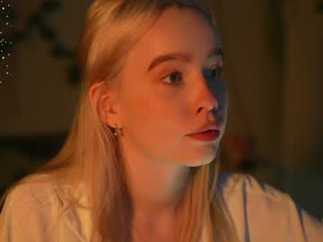 webcam girl mother__of__dragons live cam image #5766121