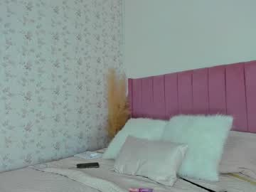 webcam girl veroniqe_lounge live cam image #2675541