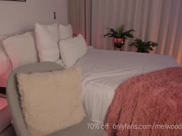 webcam girl melaniewood live cam image #3735752