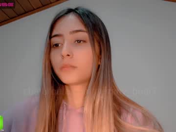 webcam girl gummy_bear7 live cam image #445930