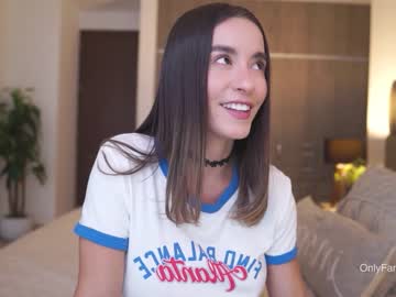 webcam girl emyii live cam image #4184479