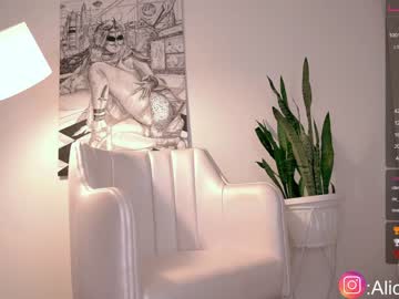 webcam girl alicia_uwu live cam image #3069601