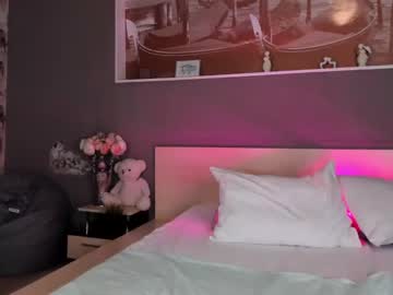 webcam girl sof1a_shy live cam image #3594007