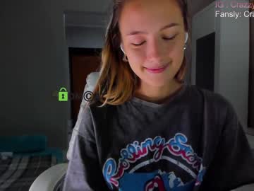 webcam girl crazzy_cherry live cam image #6102447