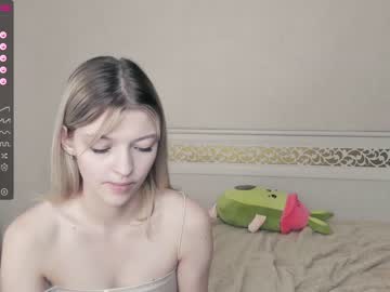 webcam girl white__crystal_ live cam image #2303839