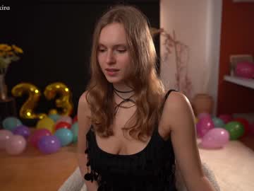 webcam girl chillwithkira live cam image #3575319