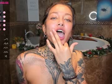 webcam girl nickyneck live cam image #2096872