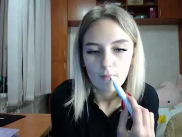 webcam girl melena_shy live cam image #202579