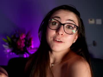webcam girl littlee33 live cam image #2688717