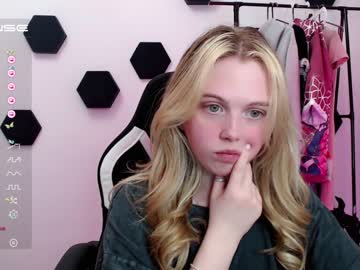 webcam girl small_blondee live cam image #4367623
