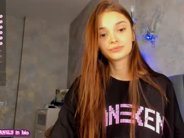 webcam girl your__voice live cam image #5789218