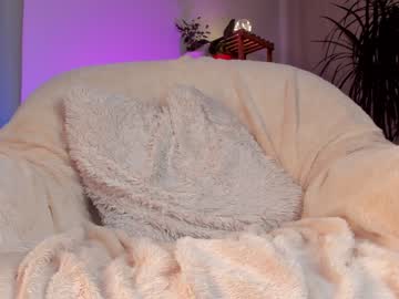 webcam girl kiss__it__better live cam image #3310917