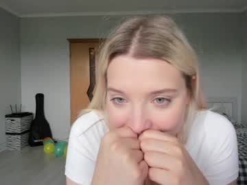 webcam girl belle_ellie live cam image #4810647