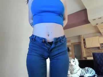 webcam girl sofiaandwonderland live cam image #1426903
