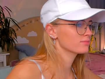 webcam girl linellali live cam image #2642582