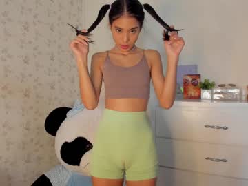 webcam girl veroniqe_lounge live cam image #1266640