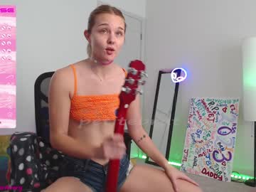 webcam girl petitebrat live cam image #4447299
