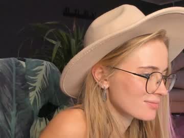 webcam girl linellali live cam image #2837513
