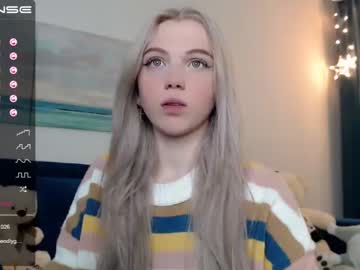 webcam girl small_blondee live cam image #1374248