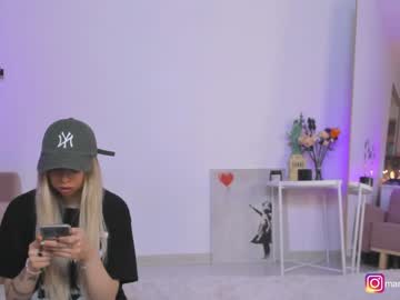 webcam girl mango_shake live cam image #1216180