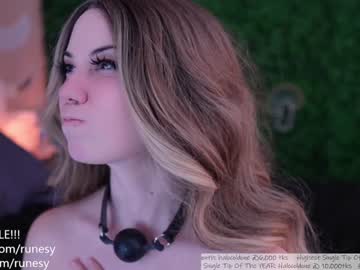 webcam girl runesy live cam image #3091689
