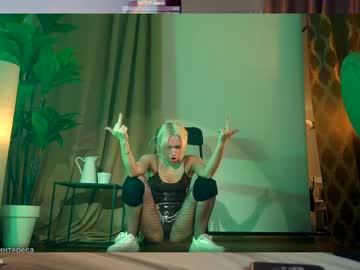 webcam girl artmosphera live cam image #4884710