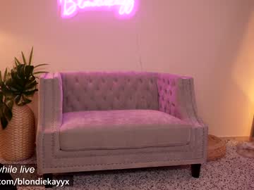 webcam girl blondiekayy live cam image #1862672