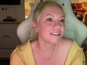 webcam girl kiradivine live cam image #4320084
