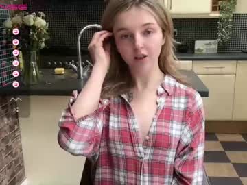 webcam girl lucydelovely live cam image #4053165