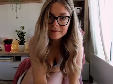 webcam girl bestgirl_ofthe_neighborhood live cam image #3759306