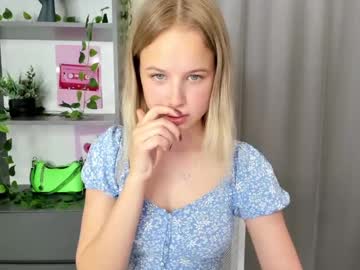 webcam girl tenderness_18 live cam image #7111557