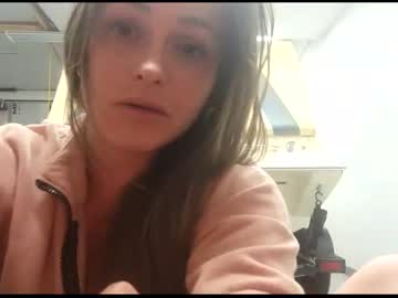 webcam girl sweetcherriepy live cam image #2167272
