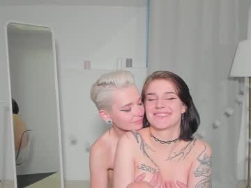 webcam couple tessa_wayne live cam image #2599673