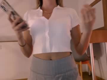 webcam girl bitter_moon live cam image #3985003