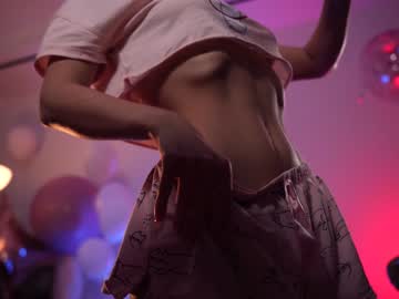 webcam girl peach_me live cam image #1590508