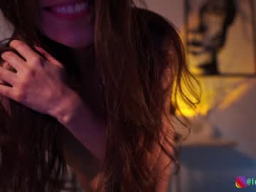 webcam girl lucie_beltran live cam image #5088024