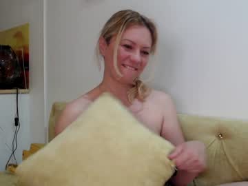 webcam girl kiradivine live cam image #1962123