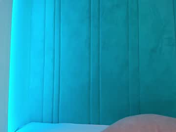 webcam girl queenieandliam live cam image #3490580